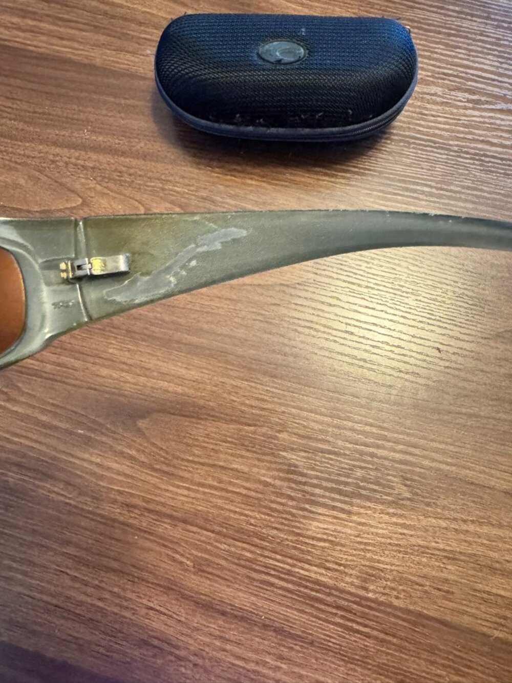 Costa Del Mar Gray Striped Wrap Sunglasses Read Condition With Case - Picture 4 of 13